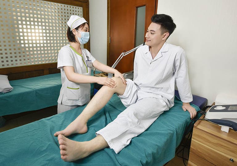 Khô khớp là gì? Dấu hiệu, nguyên nhân, chẩn đoán và điều trị